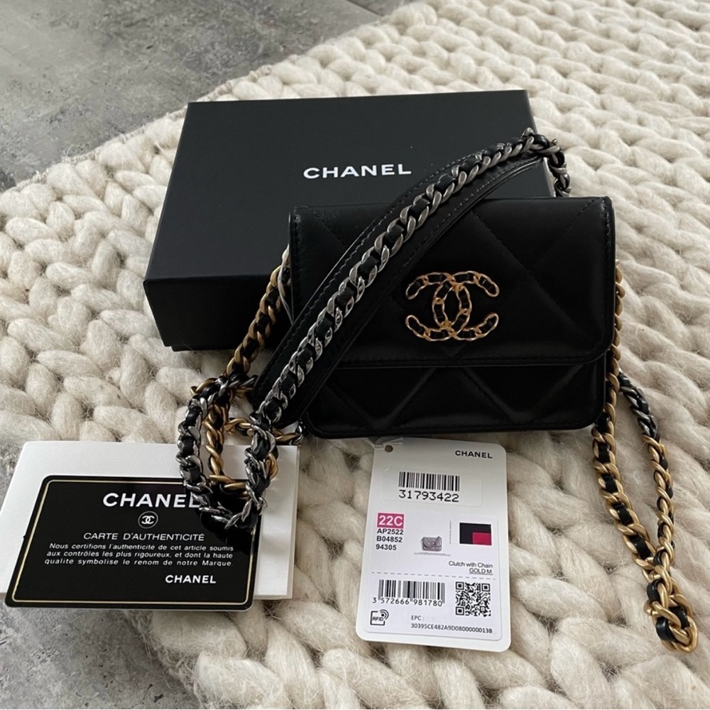 Chanel New 22C Cruise Black Lambskin Mini Wallet with Chain Card Holder